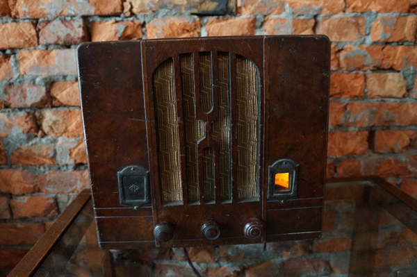 Fanily爆報／來看《KANO》古董收音機　來聽特色書店好故事